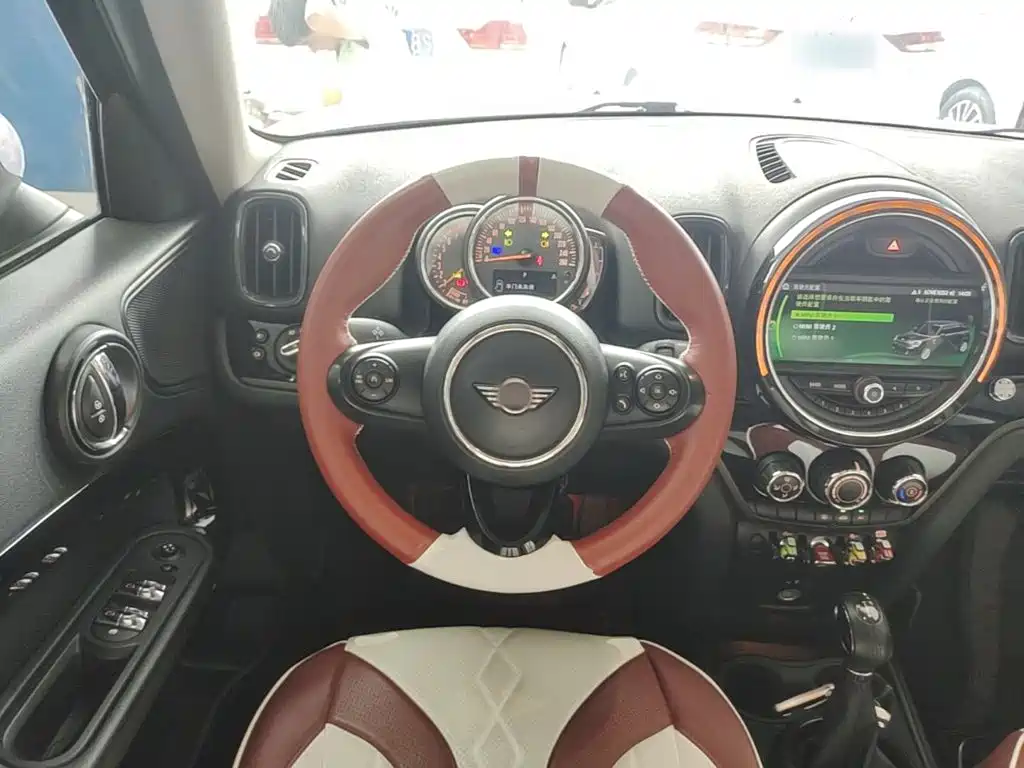 MINI Countryman 2019 — фото 11