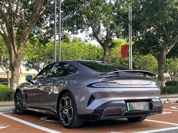 Xiaomi SU7 2025