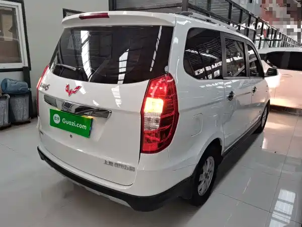 Wuling Hongguang 2014