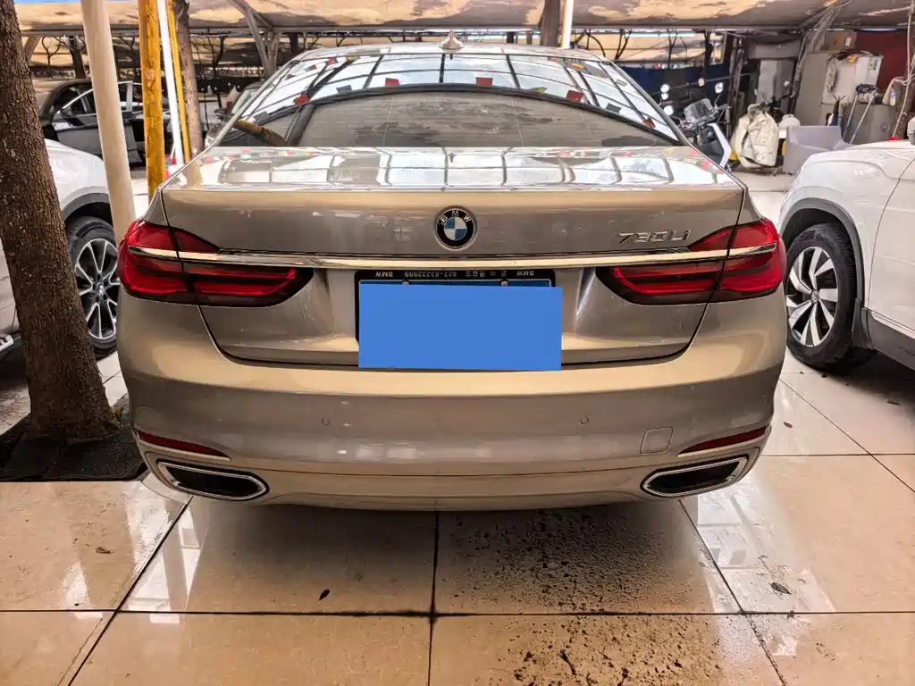BMW 7 Series 2017 — фото 15
