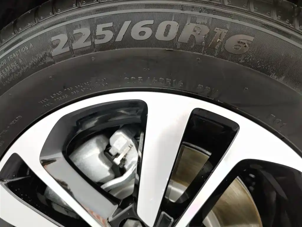 BYD Seal 05 DM-i 2025 — фото 24