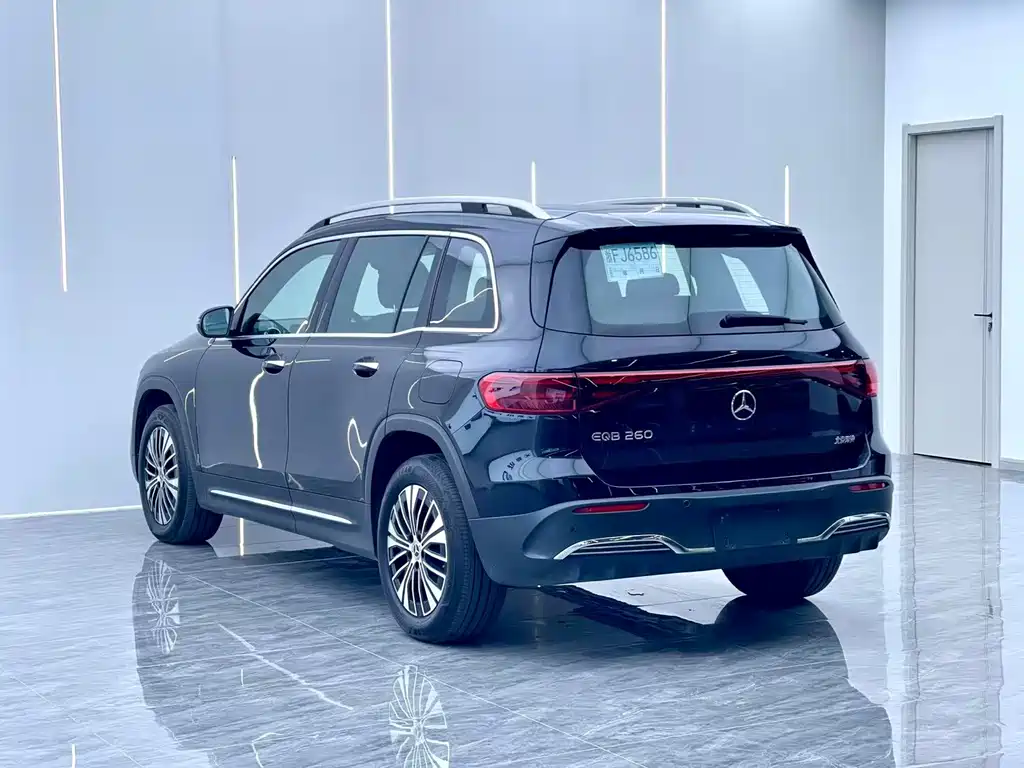 Mercedes-Benz EQB 2025 — фото 13