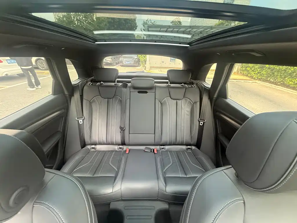 Audi Q5L 2023 — фото 19
