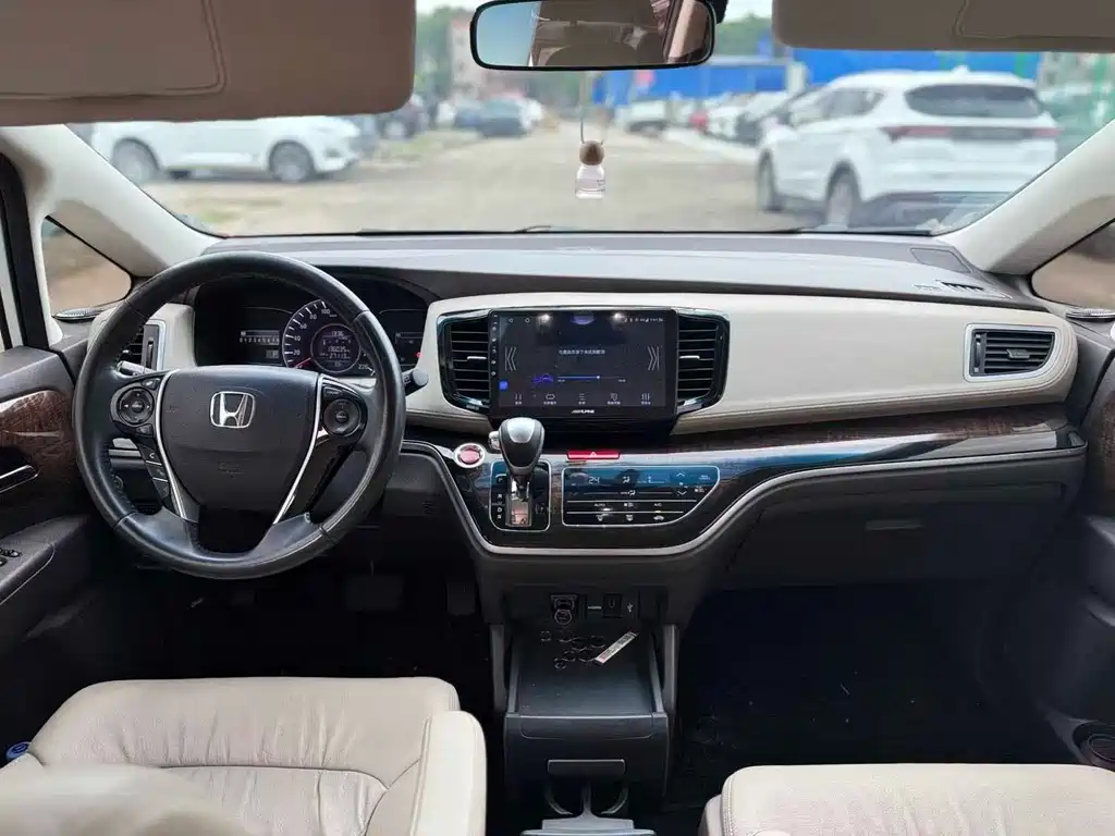Honda Odyssey 2017 — фото 9