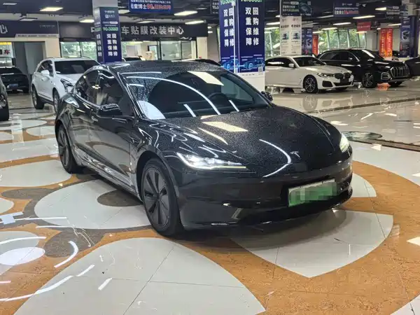 Tesla Model 3 2024