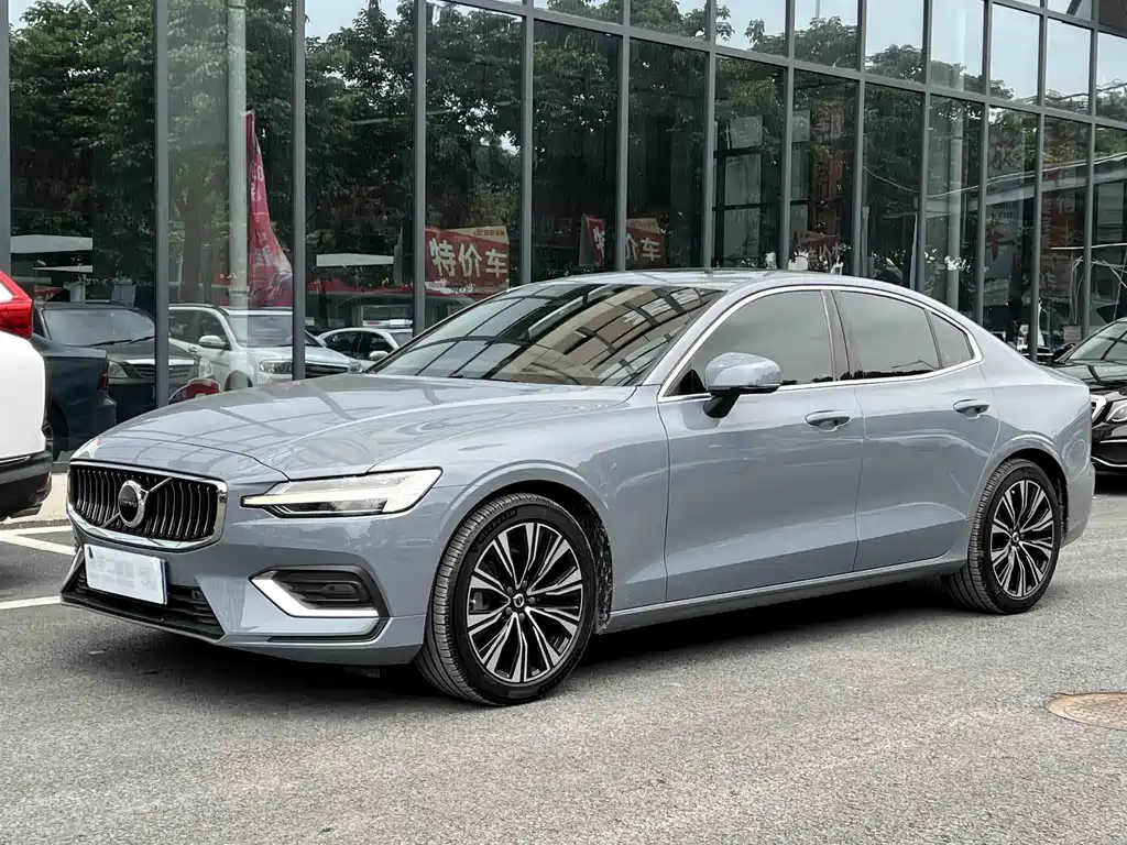 Volvo S60 2022 — фото 1