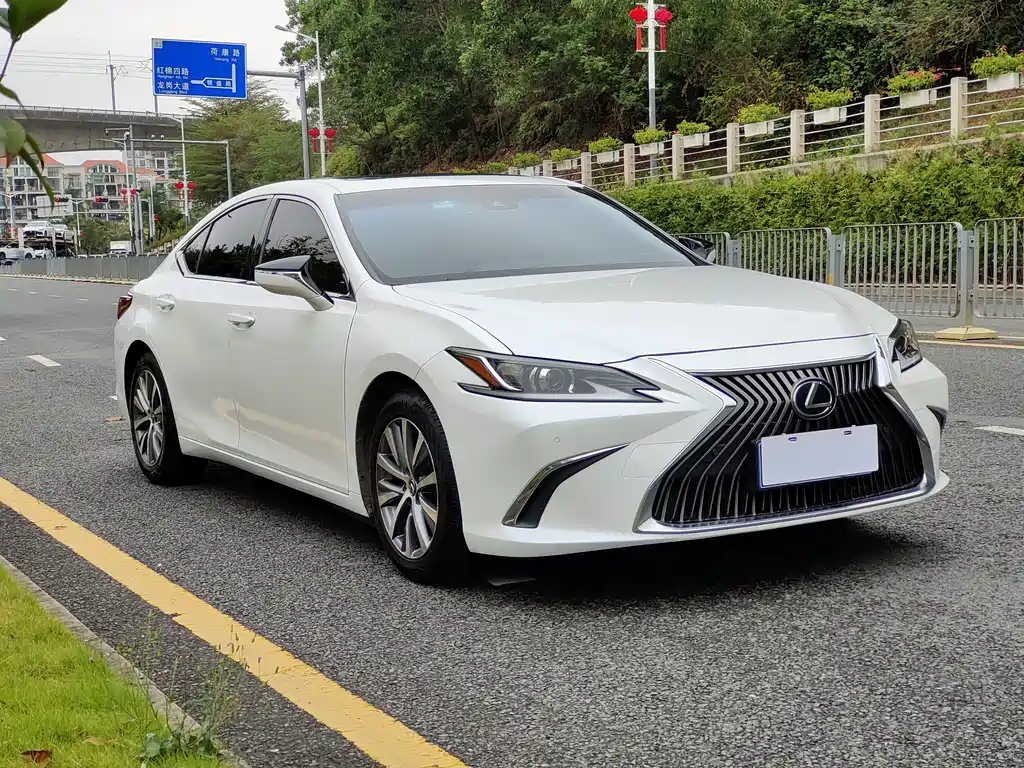 Lexus ES 2018 — фото 2