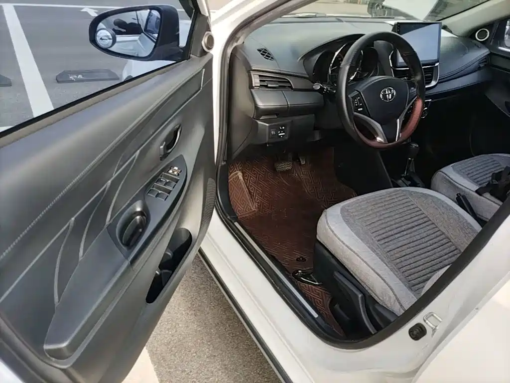 Toyota Yaris L 2023 — фото 16