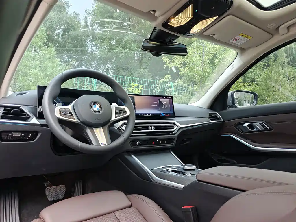 BMW 3 Series 2024 — фото 12