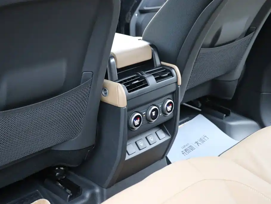 Land Rover Defender 2025 — фото 20