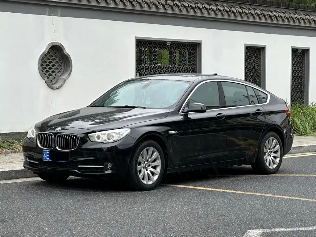 BMW 5 Series GT 2012 — фото 1