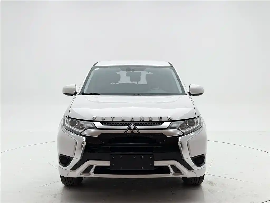 Mitsubishi Outlander 2022 — фото 2