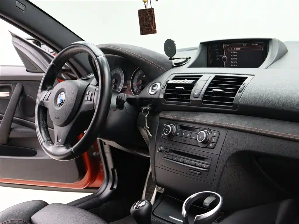 BMW 1 Series M 2012 — фото 9