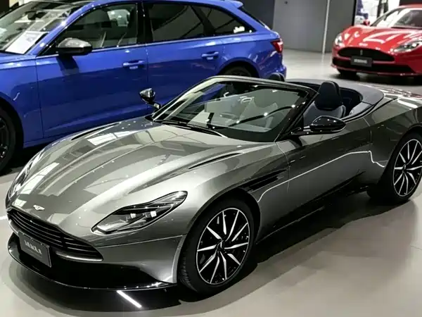 Aston Martin DB11 2021