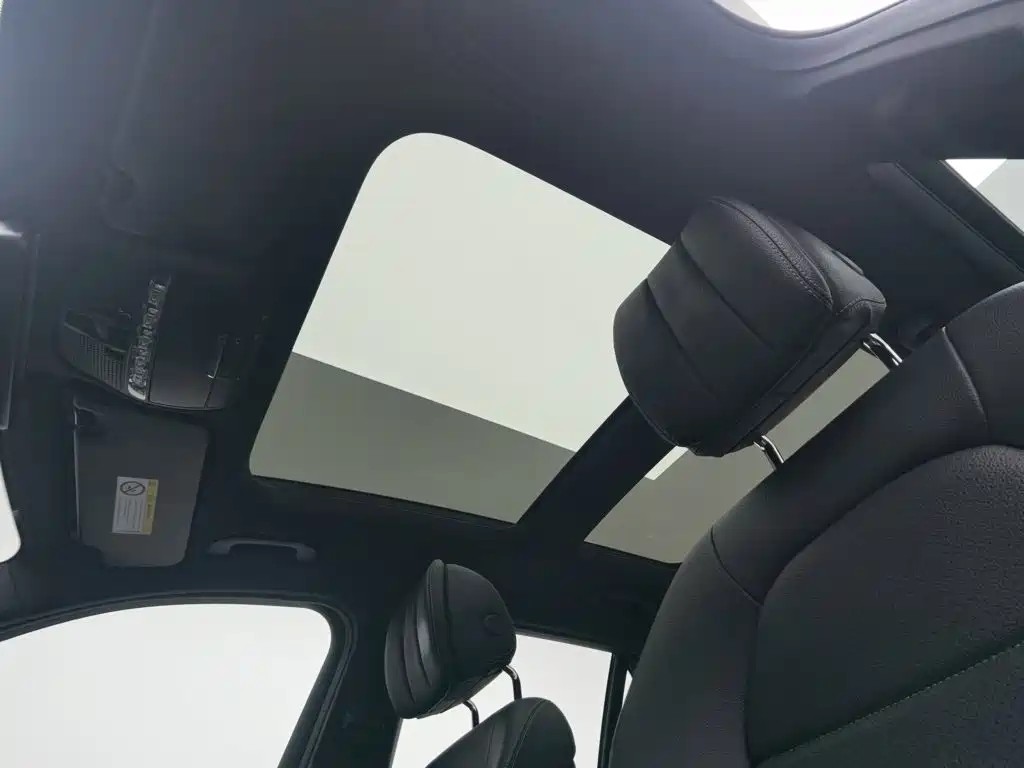 Mercedes-Benz GLC 2017 — фото 14