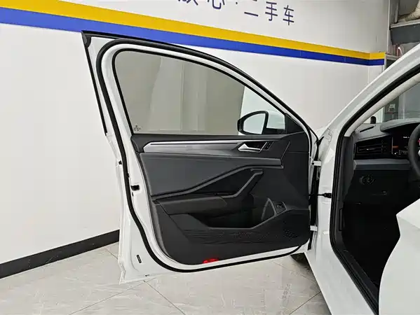 Volkswagen Sagitar 2024