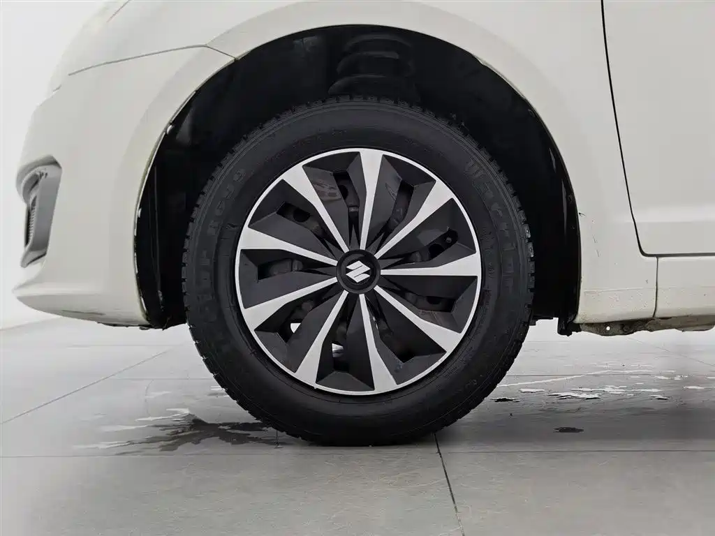 Suzuki Swift 2015 — фото 17