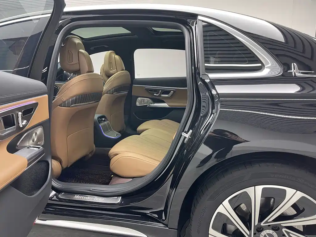 Mercedes-Benz E-Class 2024 — фото 17