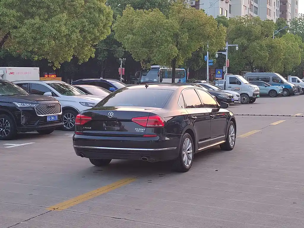 Volkswagen Passat 2017 — фото 10