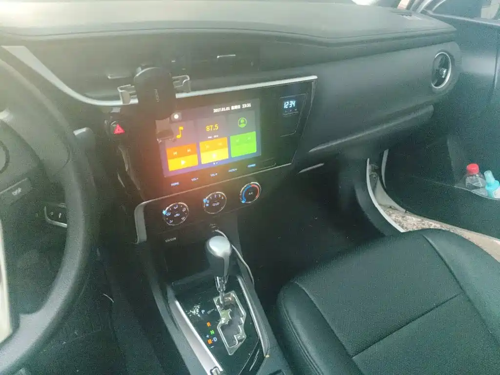 Toyota Corolla 2018 — фото 9