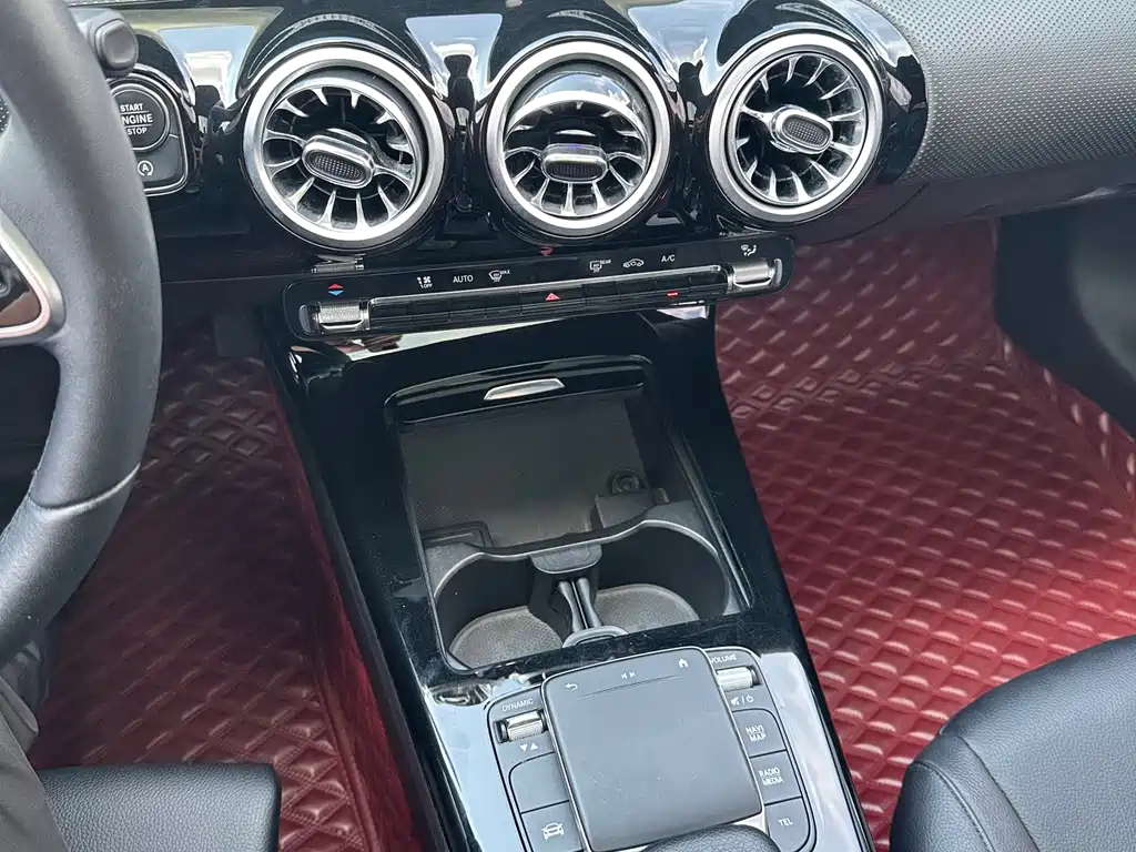 Mercedes-Benz A-Class 2023 — фото 14