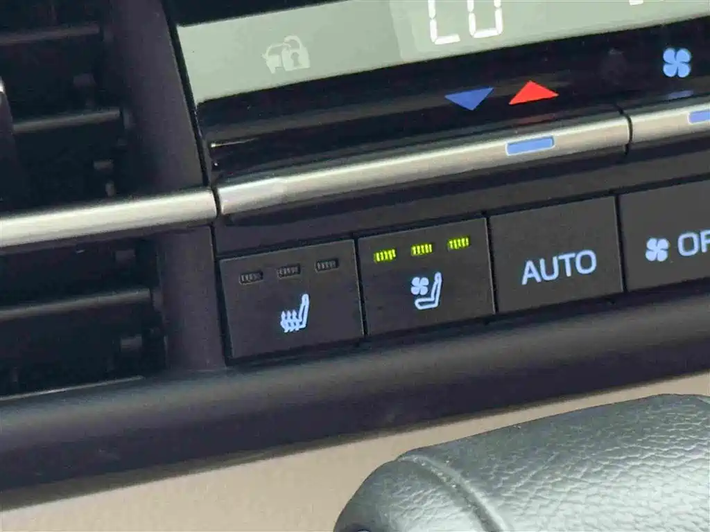 Toyota Sienna 2023 — фото 15