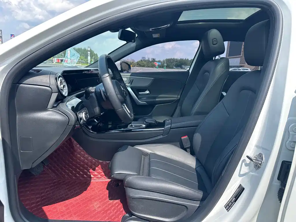 Mercedes-Benz A-Class 2023 — фото 4