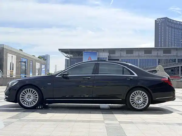 Mercedes-Benz S-Class 2020