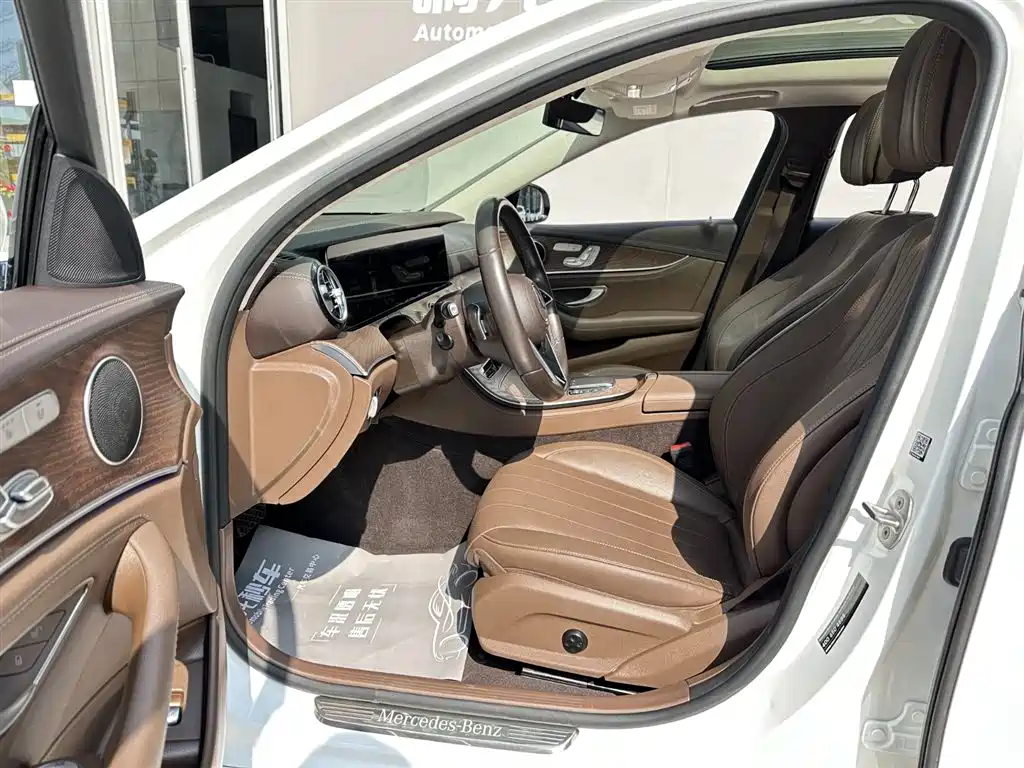 Mercedes-Benz E-Class 2023 — фото 9