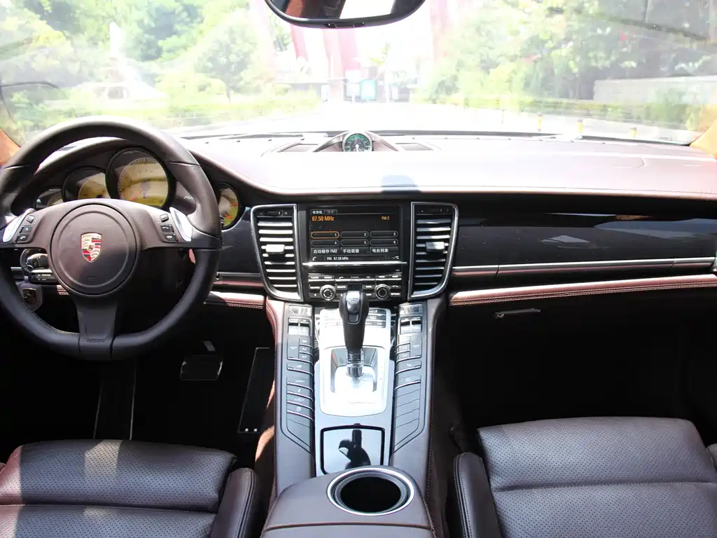 Porsche Panamera 2015 — фото 23