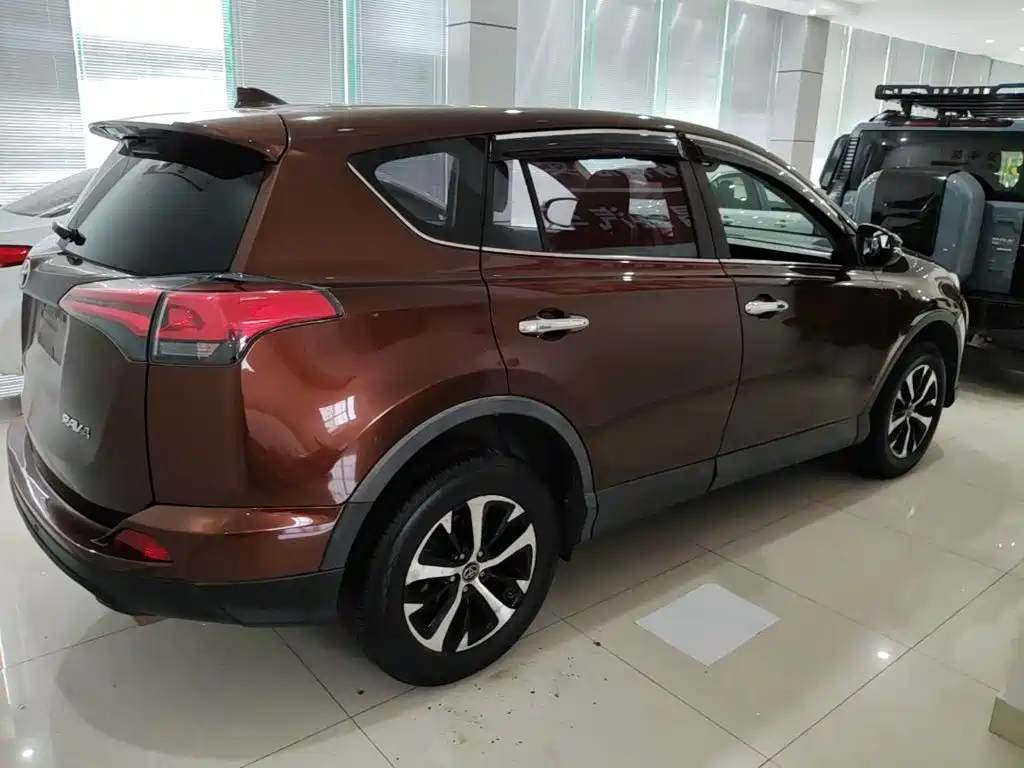 Toyota RAV4 2017 — фото 7