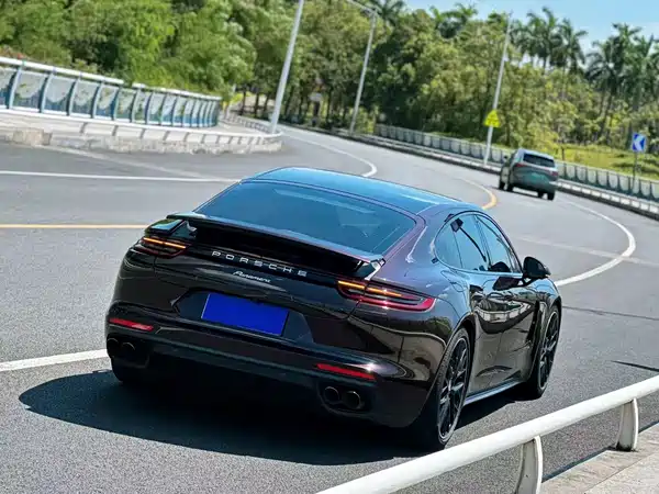 Porsche Panamera 2018