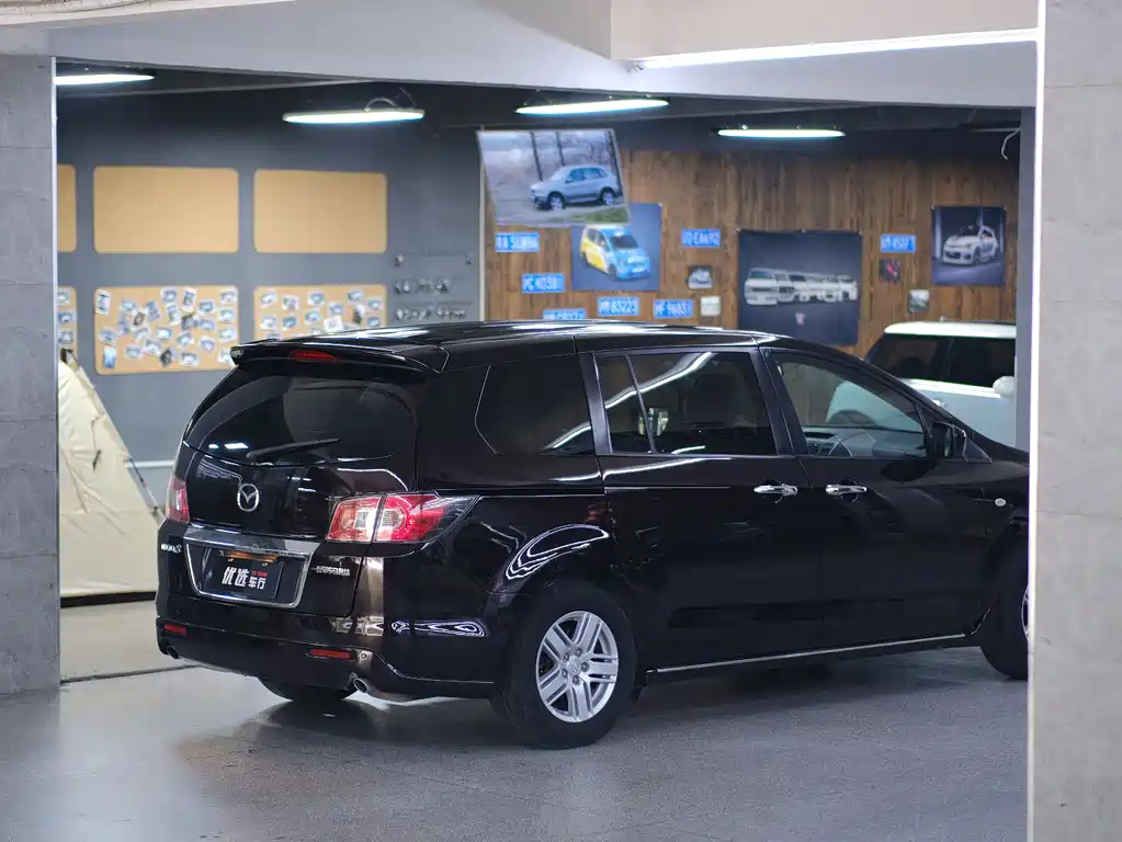 Mazda 8 2012