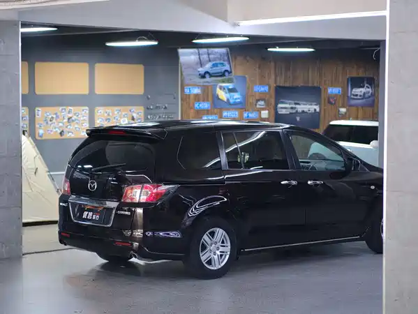 Mazda 8 2012
