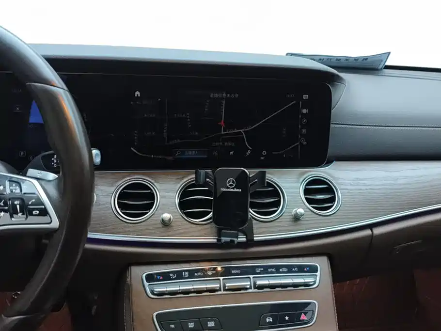 Mercedes-Benz E-Class 2022 — фото 13
