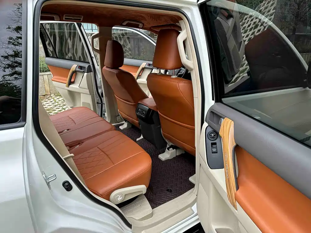 Toyota Prado 2023 — фото 12