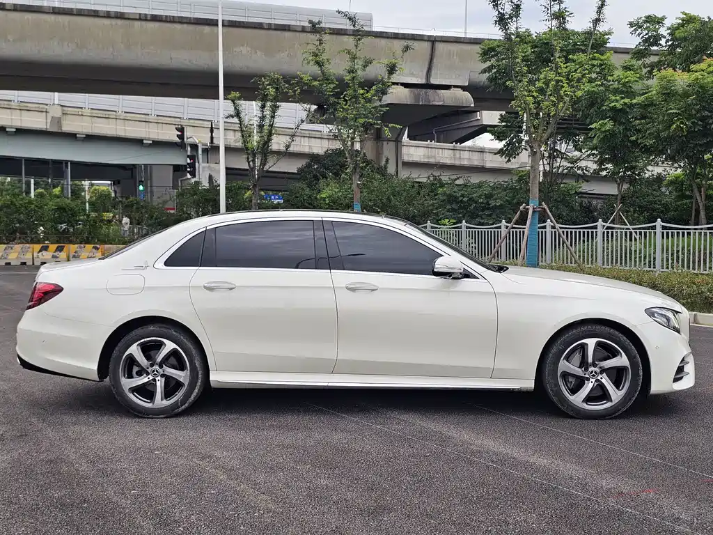 Mercedes-Benz E-Class 2019 — фото 15