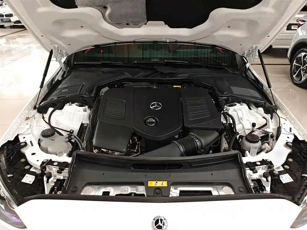 Mercedes-Benz C-Class 2025 — фото 10