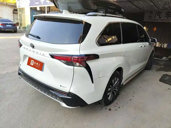 Toyota Granvia 2025