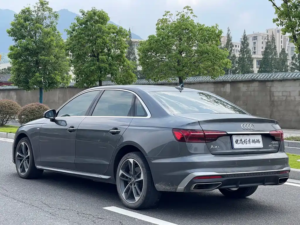 Audi A4L 2022 — фото 14