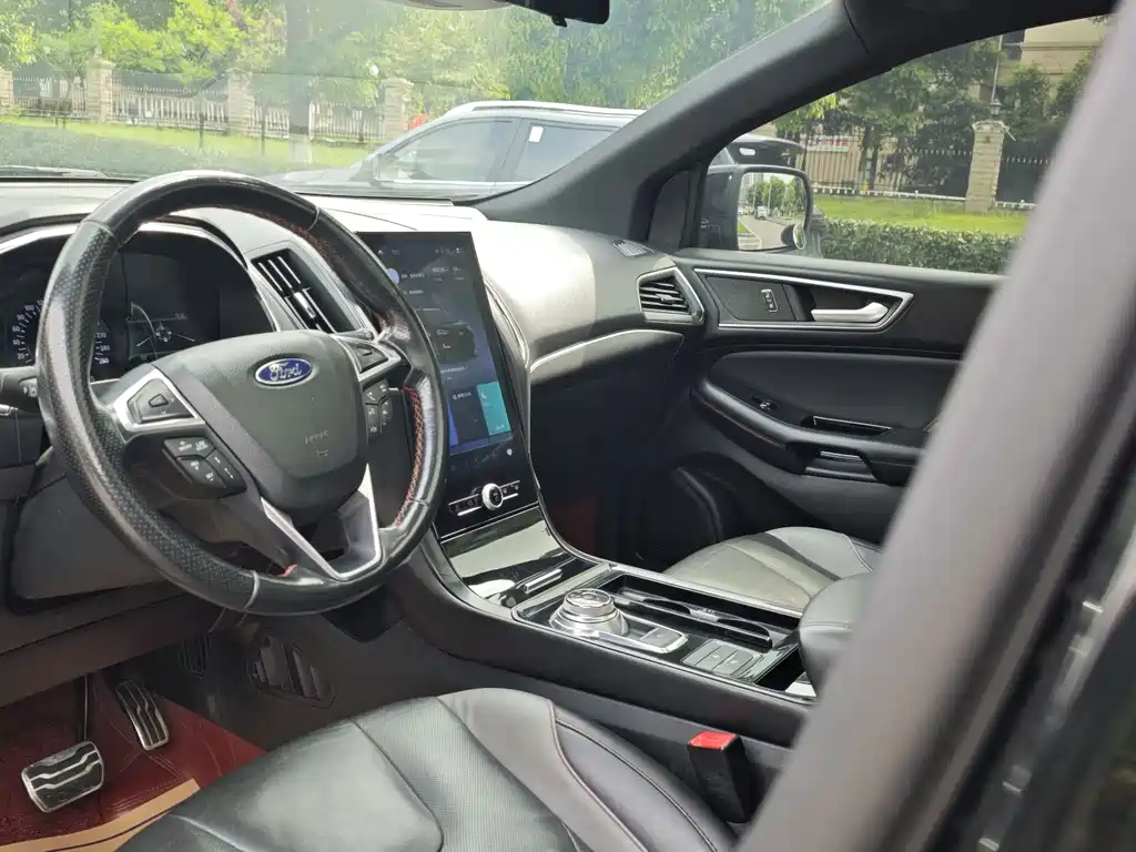 Ford Edge 2019 — фото 11