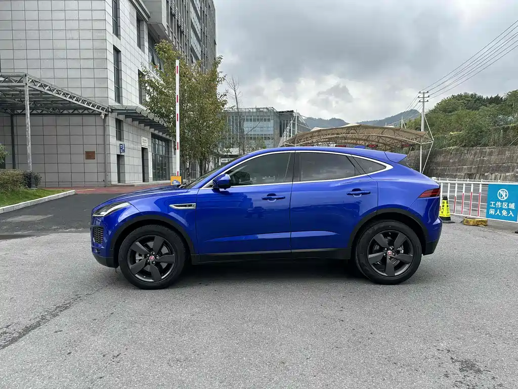 Jaguar E-PACE 2020 — фото 3