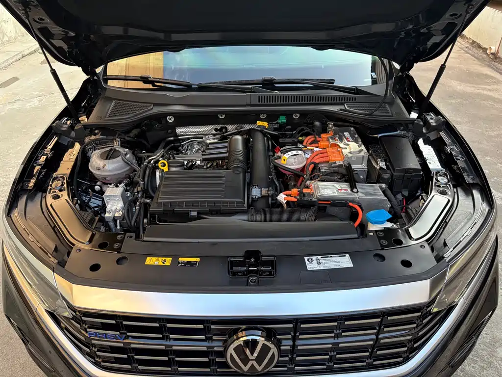 Volkswagen Passat Plug-In Hybrid 2024 — фото 13