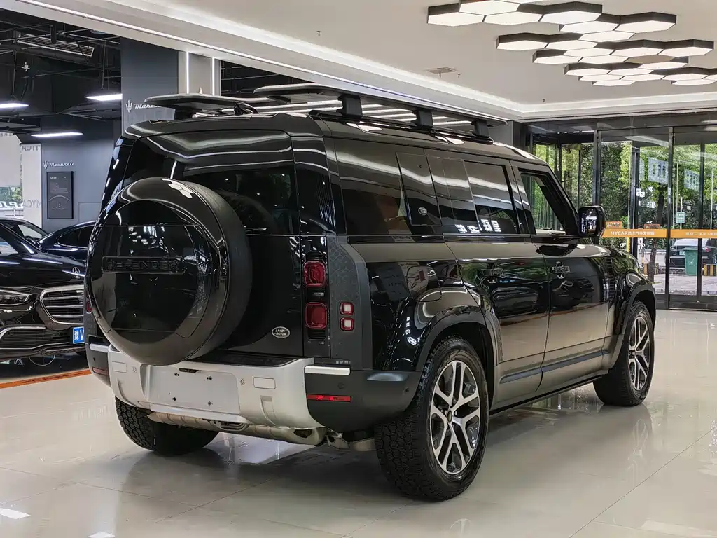 Land Rover Defender 2023 — фото 4
