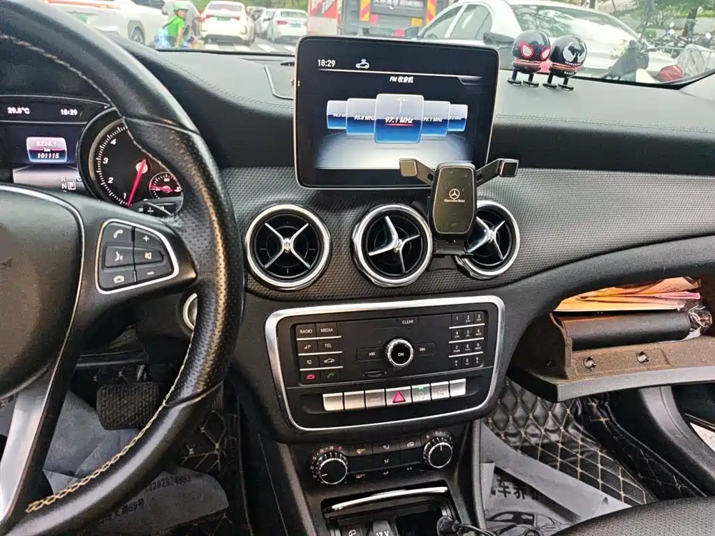 Mercedes-Benz GLA 2018 — фото 14