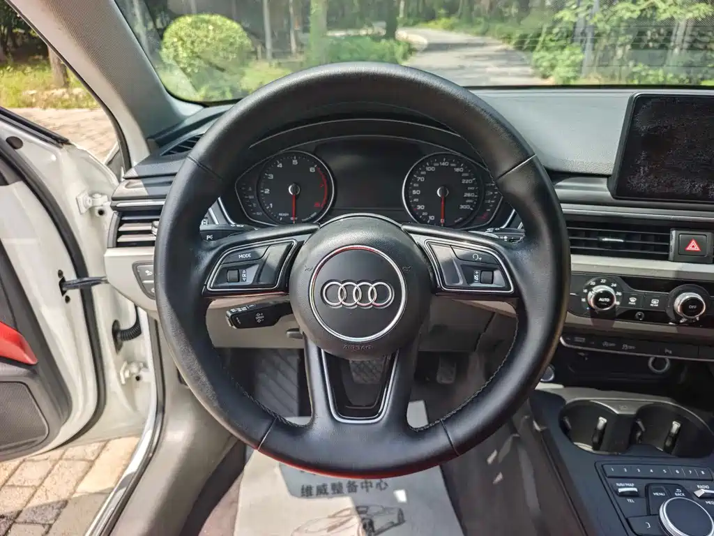 Audi A4L 2018 — фото 13