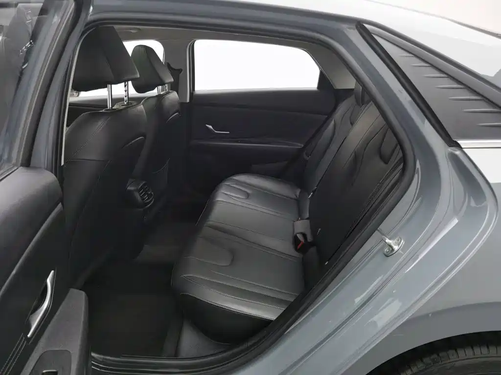 Hyundai Elantra 2022 — фото 15