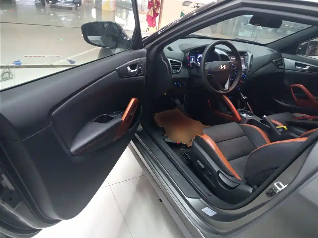 Hyundai Veloster 2017 — фото 16