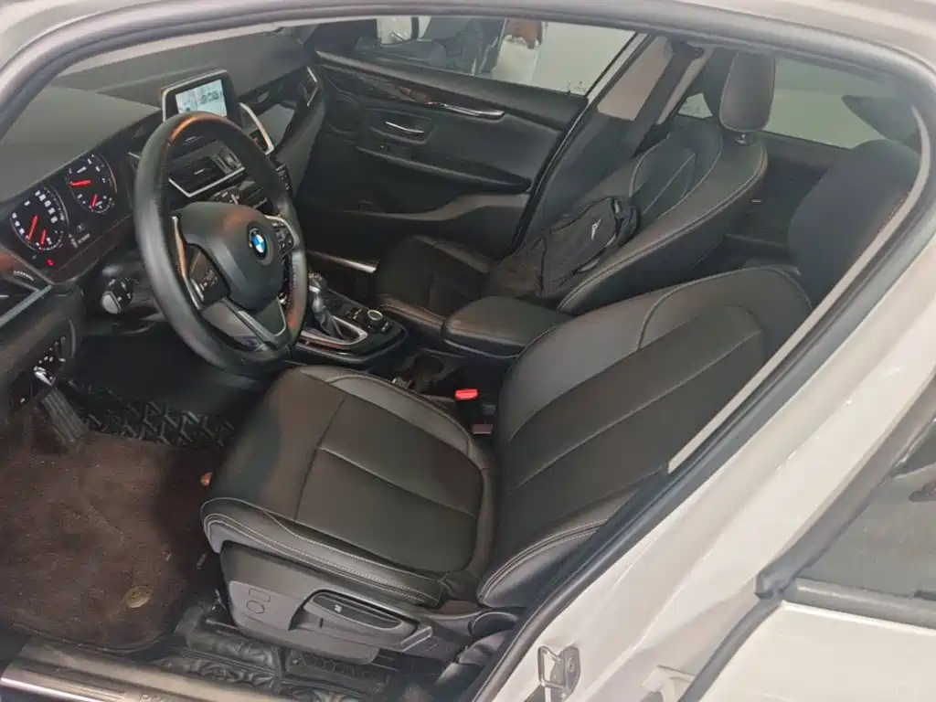 BMW 2 Series Active Tourer 2018 — фото 15