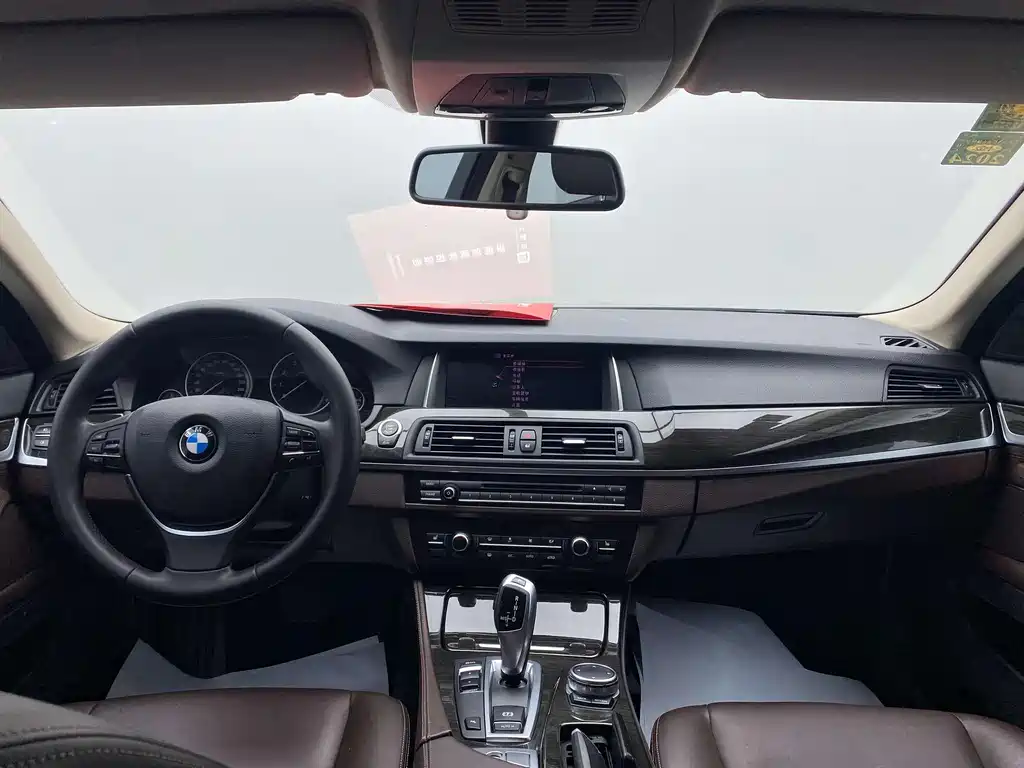 BMW 5 Series 2016 — фото 20